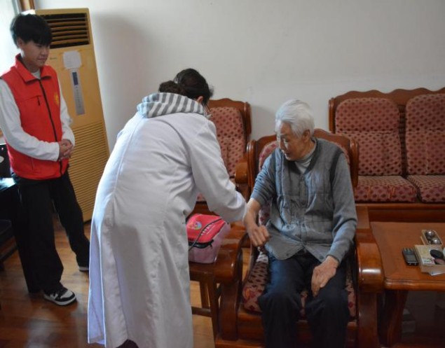 九九重阳・情暖社区——机械工程系团总支校社联动绘就尊老助老温情画卷