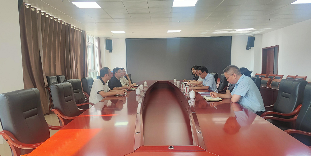 都匀市委常委、都匀市委组织部部长、都匀市委党校校长杨时江一行莅临学院开展调研