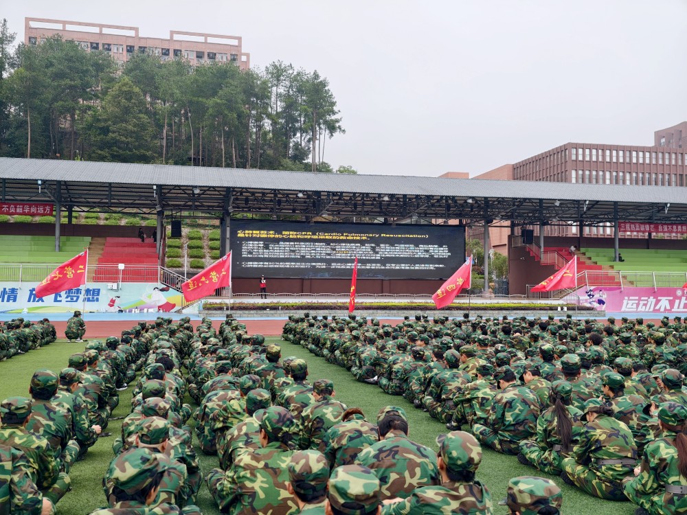 后勤管理科组织开展学院2025级师生医疗救护培训活动