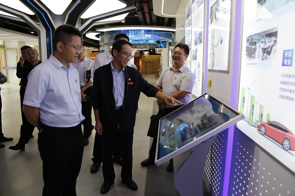 深化校际交流 共谋职教发展 | 贵州经贸职业技术学院党委书记黎元波一行赴我院调研交流