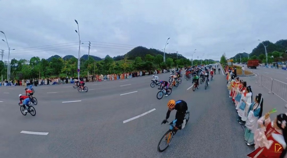 学院青年学子助力环贵州公园省国际公路自行车赛（黔南都匀赛段）服务工作取得圆满成功