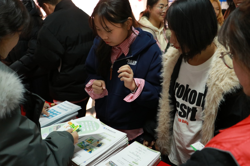 信息工程系心理工作站组织举办“心”动启航·心理嘉年华活动