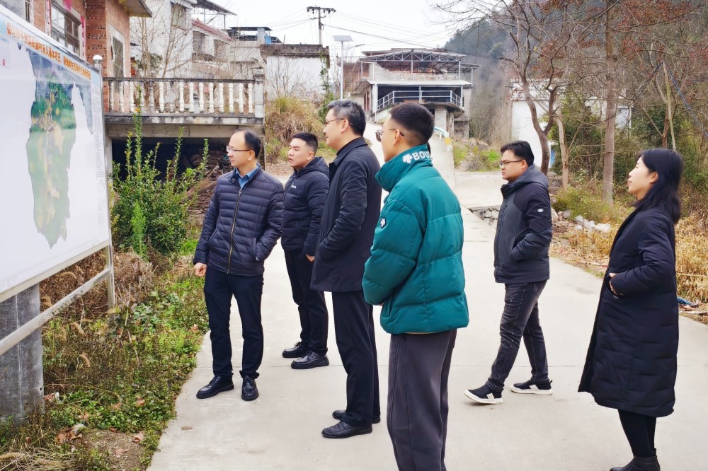 学院领导赴学院乡村振兴驻村点慰问驻村干部