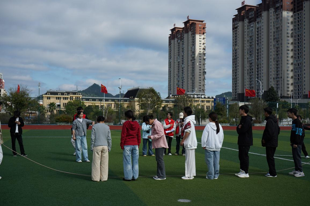 信息工程系团总支开展“逐梦绿茵场,青春‘绳’飞扬”大学生趣味竞技活动