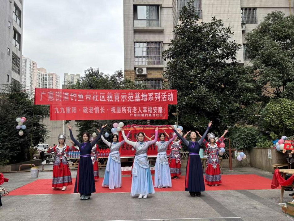 信息工程系团总支开展 “情暖重阳,爱在社区”文艺汇演活动